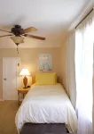 Jefferson Garden Cottage Central Salem. We'd Love to Host Your Family & Friends. - 4-Star