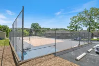 Lakefront - King Bed - Views - 3 Pools - 2Br/2BA - 4-Star