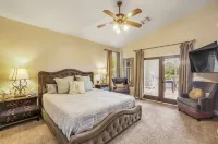 Very private, upgraded family friendly  getaway w/pool & luxurious hot tub! - Boutique