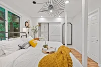 Modern & Stylish Bellevue Basement Suite - King Bed and Office 5 Minutes to Mall - 방갈로