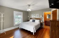 New Listing! Large, beautiful home on Lake Erie in Port Clinton Ohio. - 4-Star