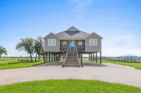 REEL N  REST in Hackberry LA ! Waterfront home with beautiful views . - 3-Star