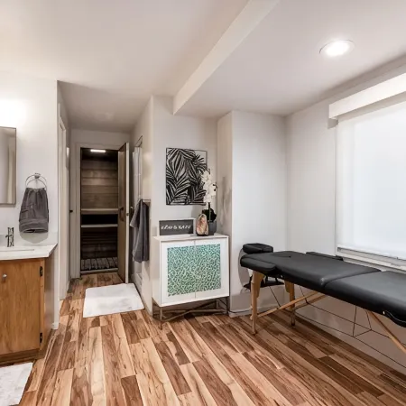 Skyline - Entire Modern 3-Bedroom House with Game Room, Sauna and Views!
