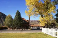 Canyon Motel Near Rocky Mountain National Park - Hot Springs