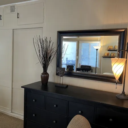 Charming Studio w/ Fireplace & Kitchen — Steps to Sand