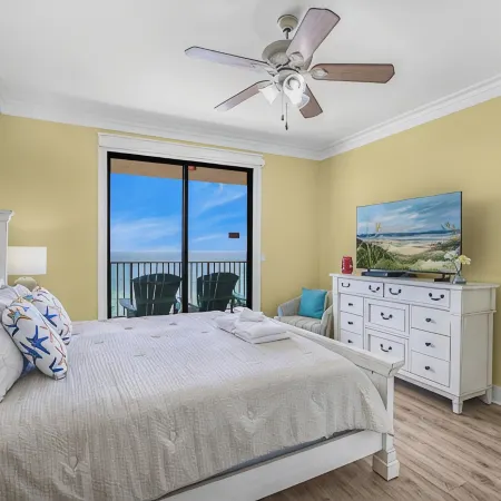 Beachfront! Pools! Phoenix V! Splashpad! Sleeps 12! 2 Reserved Parking Spots!