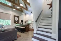 The Black Barn, 3 BR/3 BA House! Easy walking Distance To Everything! - ห้องครัว
