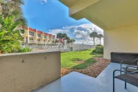Deluxe ocean-view, poolside, first floor flat with 2 bedrooms, 2 baths - Swimmingpools