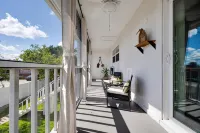 Walk to Nights of Lights- Lovely 2 Bedroom-1 Bath Excellent location. - โฮมสเตย์