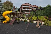 The Lodges at Cresthaven - parking