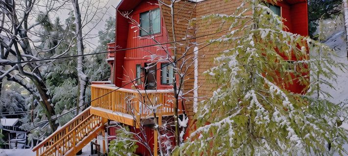 Hilltop 3-bedroom Retreat with Lake Views, AC, EV Charger at Lake Gregory Hoteles en Crestline