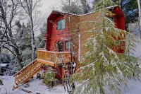 Hilltop 3-bedroom Retreat with Lake Views, AC, EV Charger at Lake Gregory - Balcony