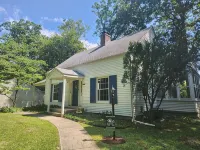 Newly renovated home less than a mile from the University of Notre Dame - 2-Star