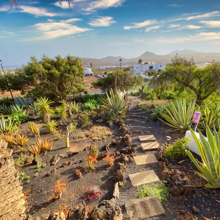 Spectacular rental home - Ocean and mountain view. Heated pool. Sleeps 6