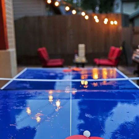 Ping pong, 4 bdrm, family friendly, AC, crib, 5 min to downtown