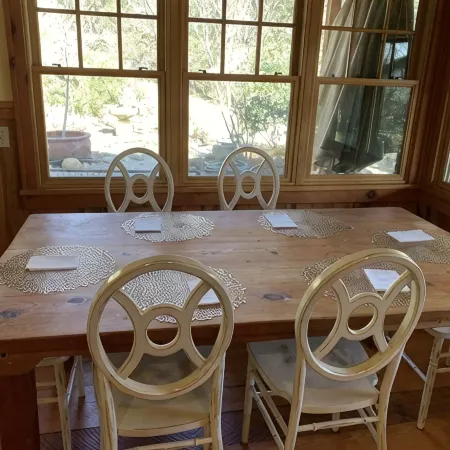 Beautiful ranch cottage close to Kings Canyon and Sequoia National Parks