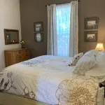 Historic Queen Anne Victorian in the Heart of Windsor - Wifi