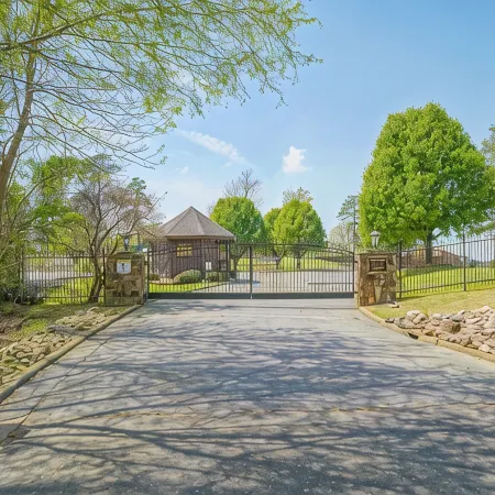 Lake Hamilton Condo - Sleeps 4, Pool, and Hot Tub!