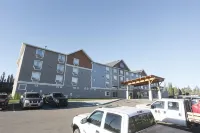 Pomeroy Inn & Suites at Olds College - Parkplatz