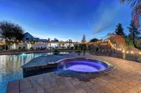ScottsdaleStays Grand Chateau - 12Br Resort Estate - 500K Pool + Courts -  Ferienhäuser