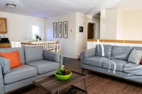Bright & Private Home ~ Close To Downtown MQT - 3성급