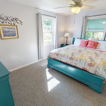 Charming 4-bed cottage with hot tub and stunning lake views in beautiful Logan.