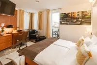 Aristo Hotel - parking
