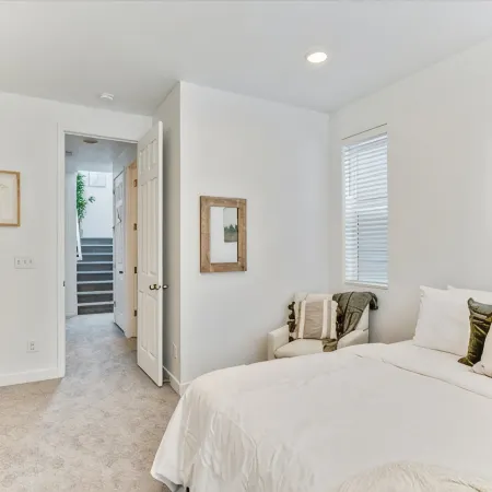 Modern 4BR Home, Rooftop Patio, Mountain Views