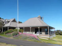 Swan Lake Guest House - parking