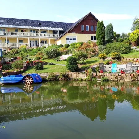 Ferienwohnungen Mit Teich in Lichtenhain
