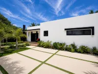 Beautiful 4BR Miami Villa with Heated Pool & Private Game Yard - Villas