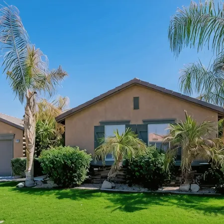 Stylish home with private pool & spa and game room. Near Festivals & La Quinta.