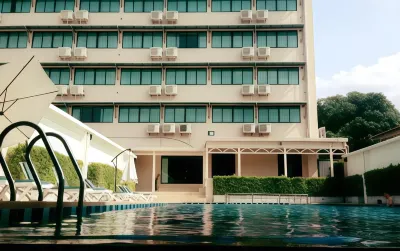 阿哈瓦那蘭乍邦精品飯店 Paradise Ocean View Condominium附近的飯店