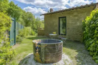 La Casa Nel Bosco D'arte- Greve in Chianti, holiday house with private garden