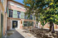 La Chapelle Sur la Sorgue Hotels near CAMPREDON art & image