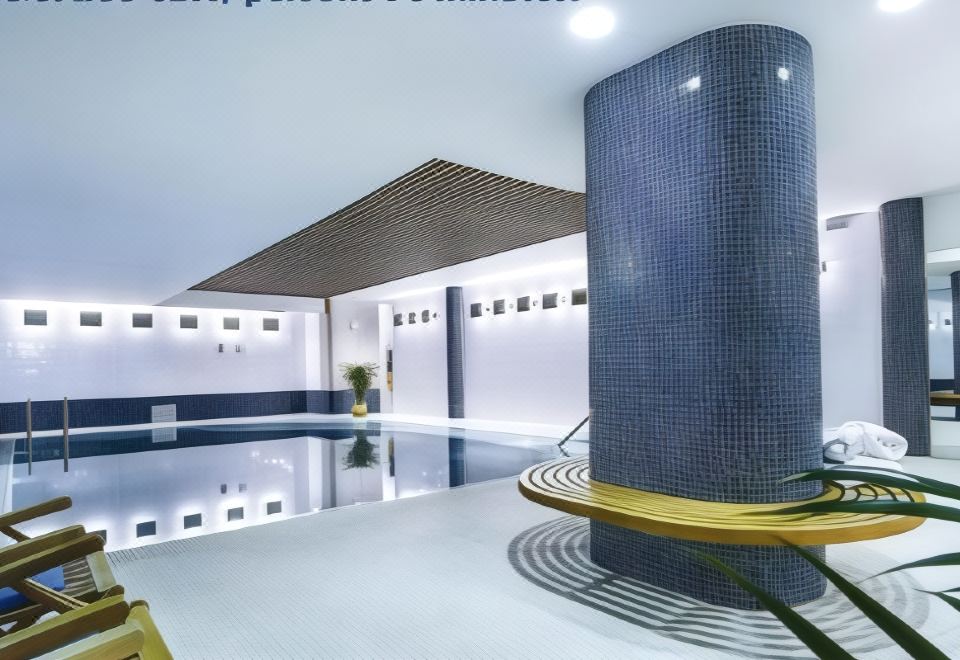 5. EA 호텔 로코..