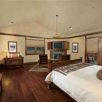 FivePine Lodge Rooms