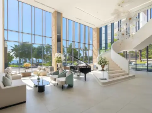 โรงแรมฟลอร์ เดอ ลิส ควี่ นง