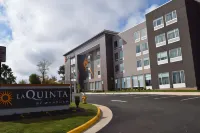La Quinta Inn & Suites by Wyndham Manassas VA-Dulles Airport Hotels in Manassas
