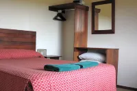 Pump Hill Farm Cottages فنادق في 