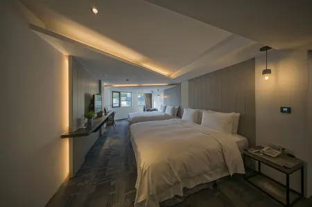 Watermark Hotel-The Harbour Отели рядом с достопримечательностью «Syong Jhen Cicy Gate»