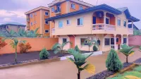 Stunning 3-Bedrooms GuestHouse in Limbe Cameroon Hotel di Limbe