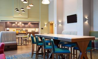 Hampton Inn & Suites by Hilton Edmonton St. Albert