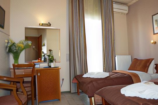 Paris Hotel - Housity