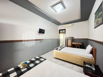 Hotel Dewi Near Gor Merdeka Jombang Mitra RedDoorz Hotels in Peterongan
