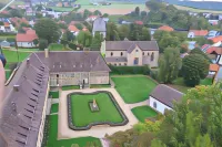 Hotel Schloß Gehrden Hotels near Becken zum Wassertreten