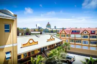 Hotel A la Mer Hotel dekat Welwitschia Shuttle Service