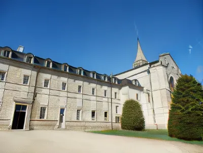 Logis Hôtel Restaurant l'Essille 쟈흐낙 호텔