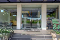 RedDoorz Plus Near Solo Baru Hotels in Baki