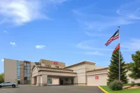 Red Lion Hotel & Conference Center Cheyenne فنادق في شايان